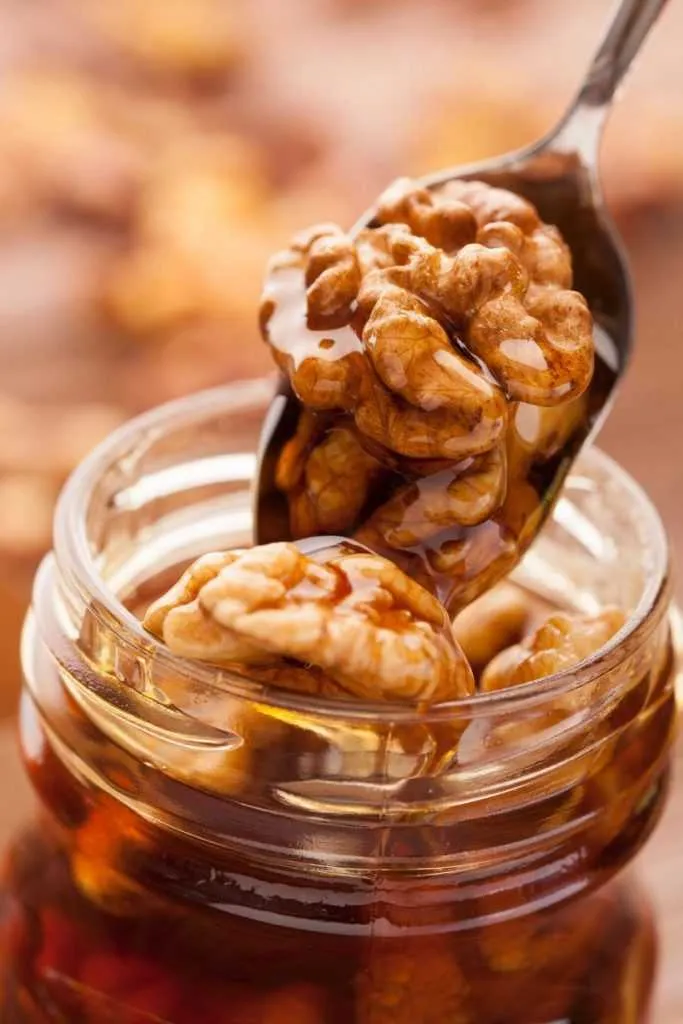 Фотография продукта Грецкие орехи в сосновом меду 310 гр.