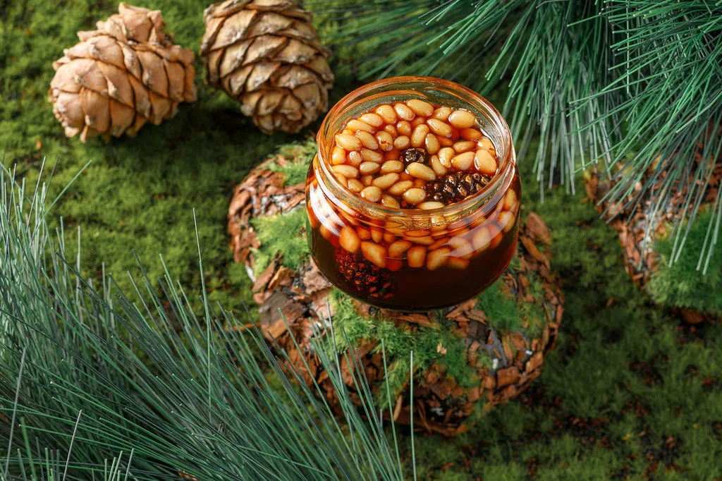 Фотография продукта Кедровые орехи в сосновом меду 310 гр.
